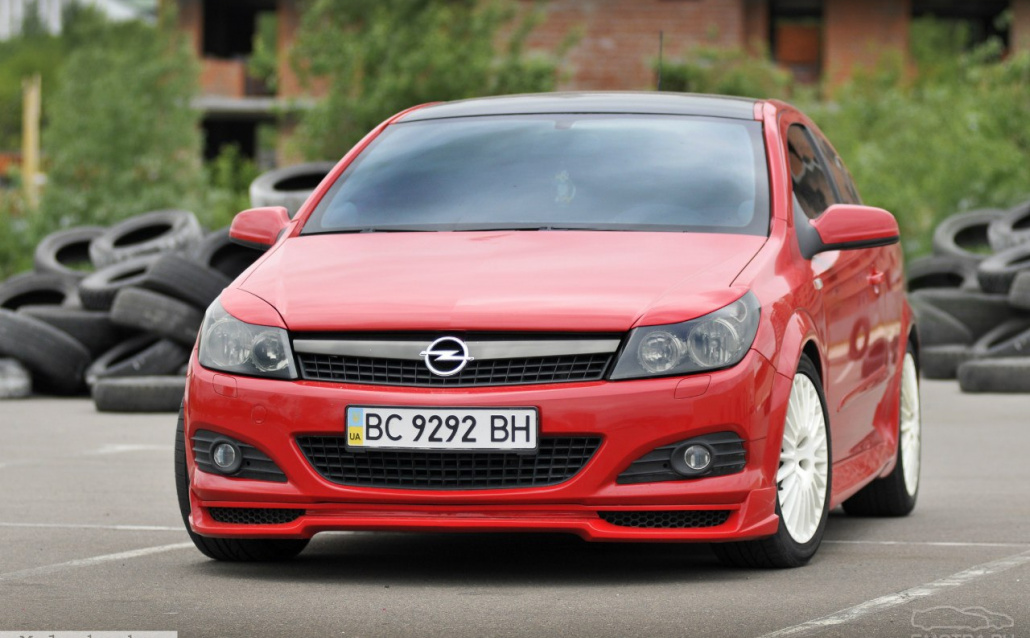 Opel Astra GTC H Car =)